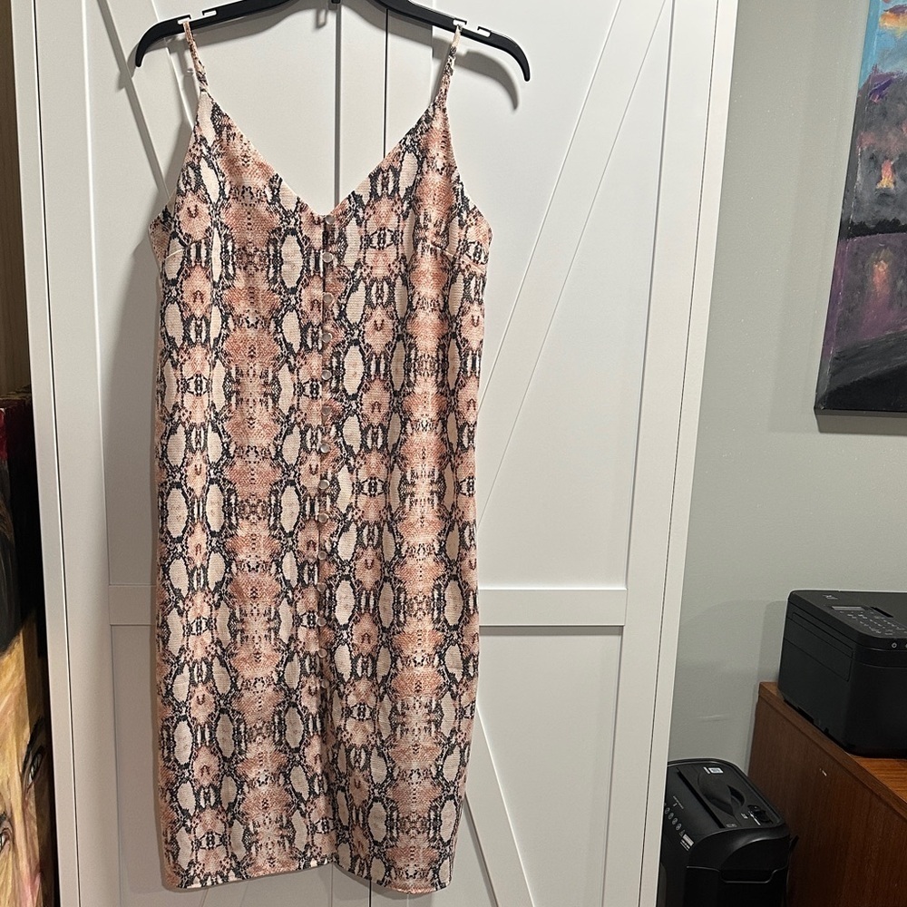 One Clothing Los รngeles Beige and Black Patterned Dress